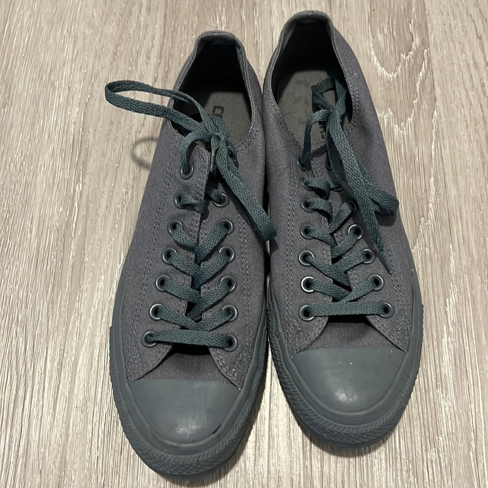 Chuck Taylor All Star Classic - Men’s 8.5/ Women’s 10.5